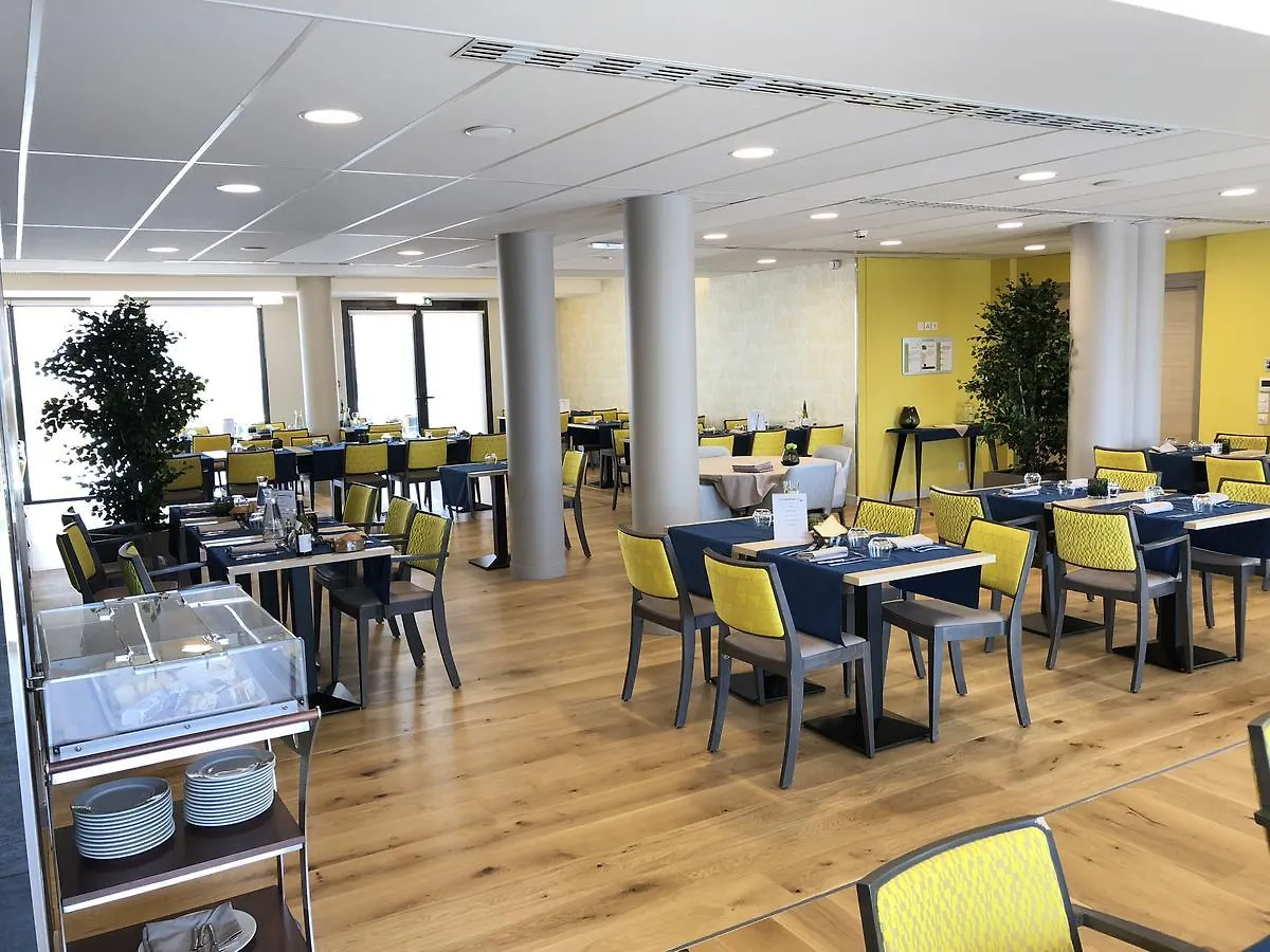Domitys - Le Castel Du Val Hotel Perignat-les-Sarlieve 0*,  France